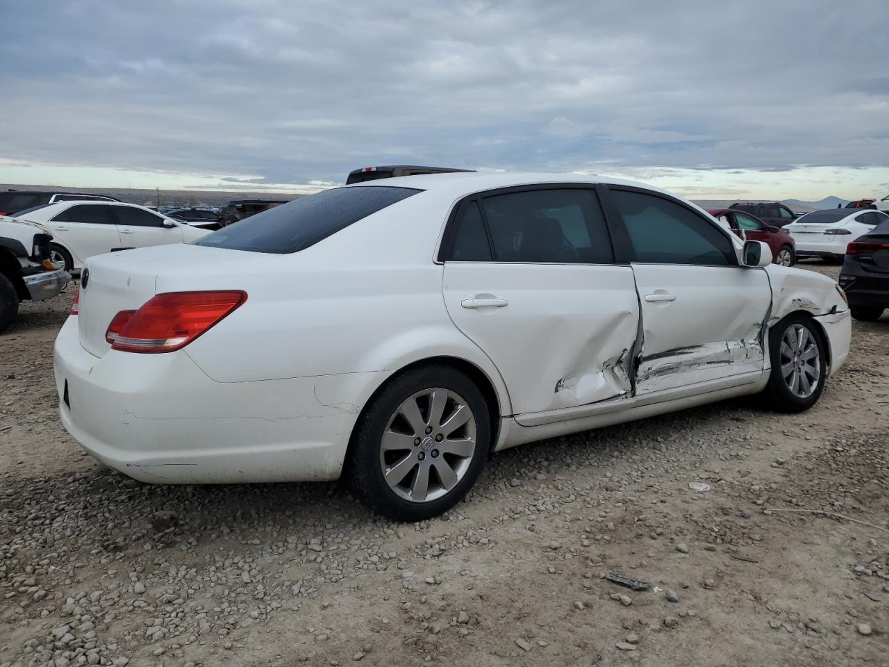 2005 TOYOTA Avalon