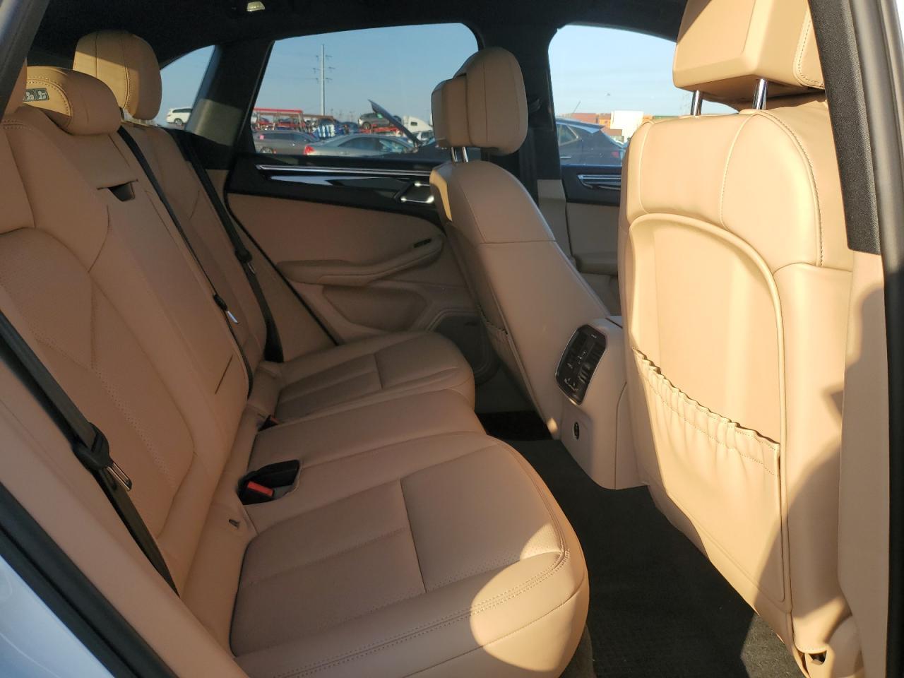 2024 PORSCHE Macan