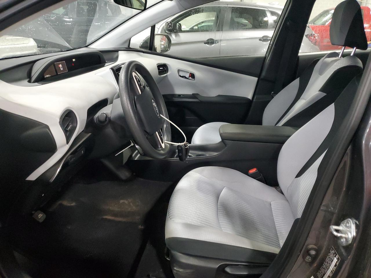 2016 TOYOTA PRIUS