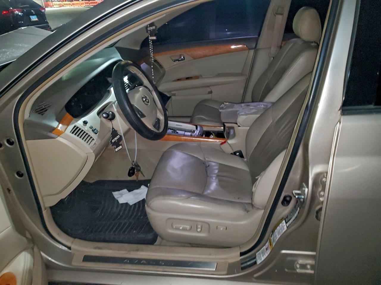 2005 TOYOTA Avalon