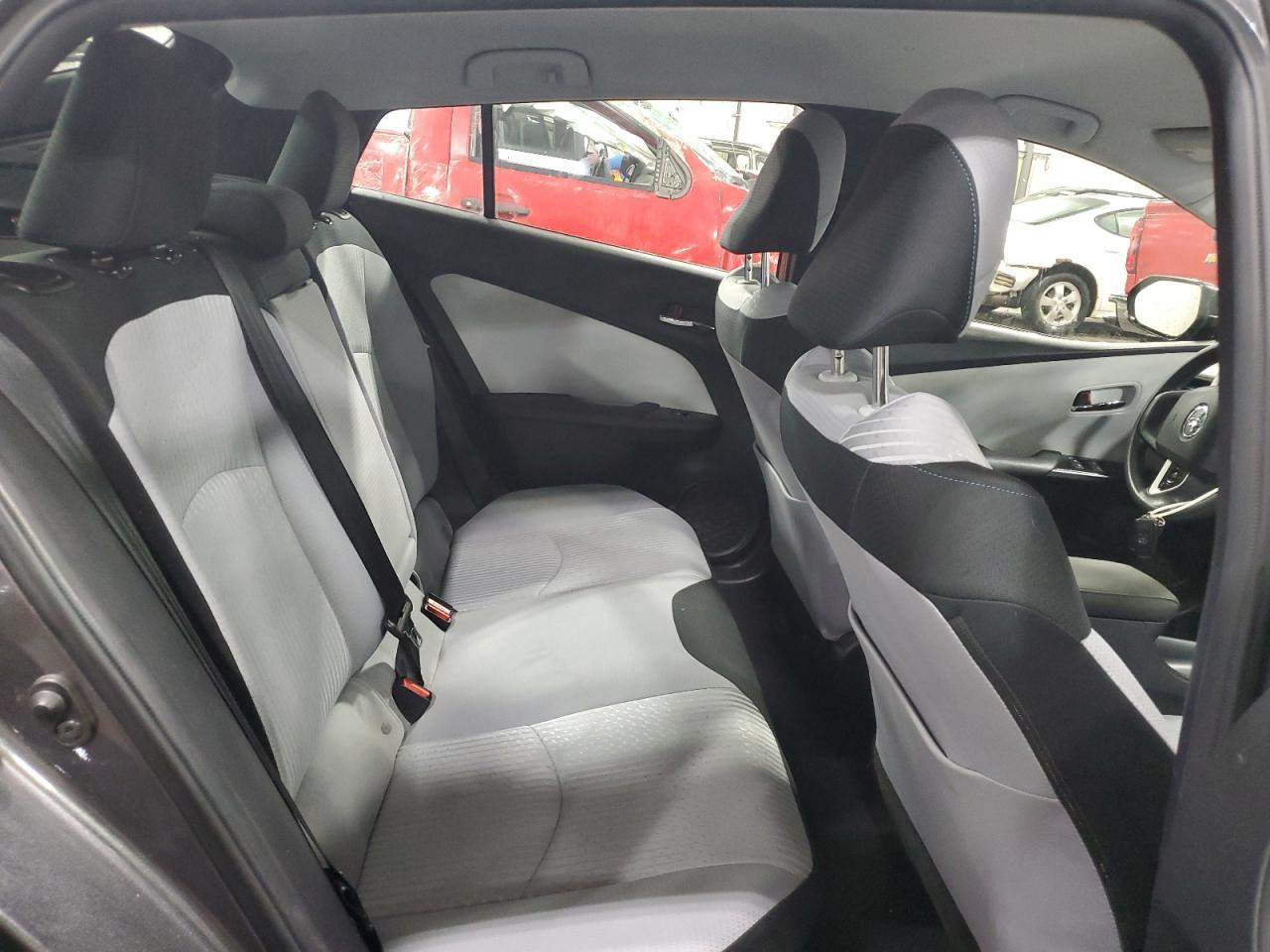 2016 TOYOTA PRIUS