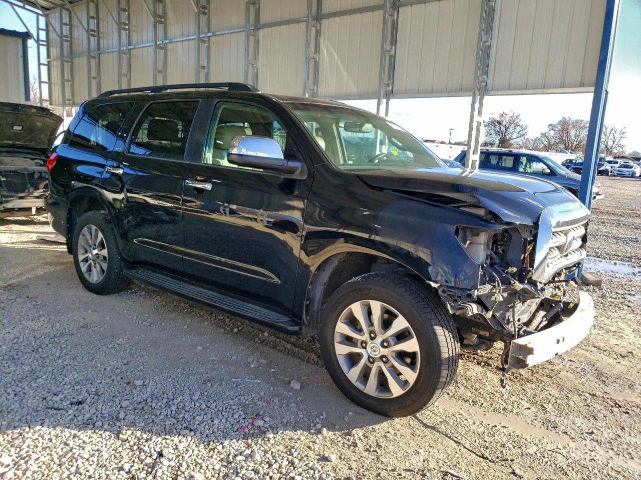 2016 TOYOTA Sequoia
