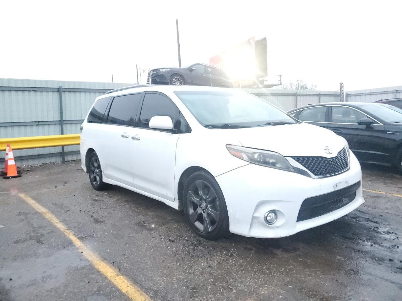 2016 TOYOTA SIENNA