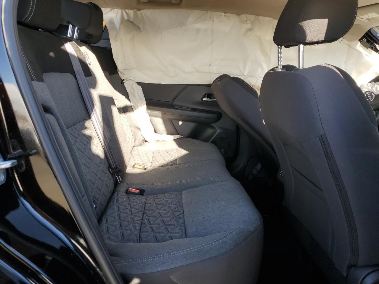 2025 NISSAN KICKS