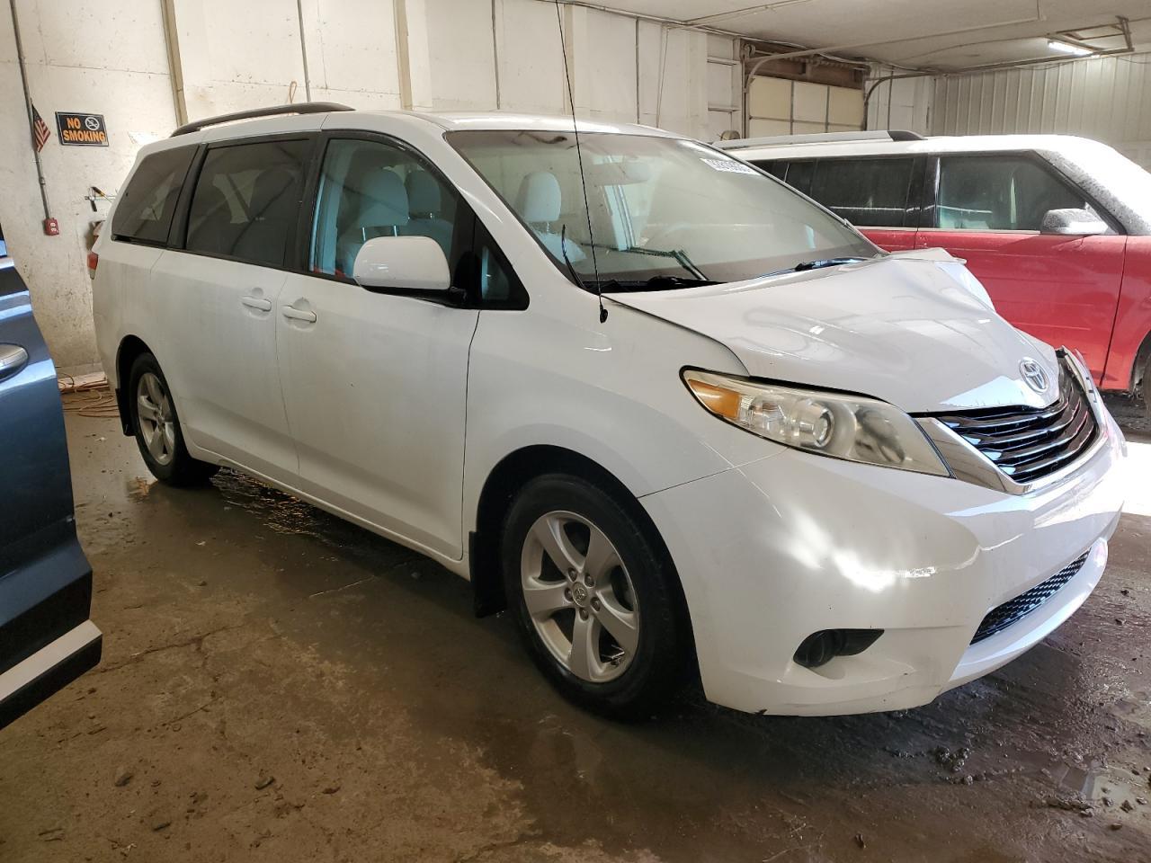 2012 TOYOTA SIENNA