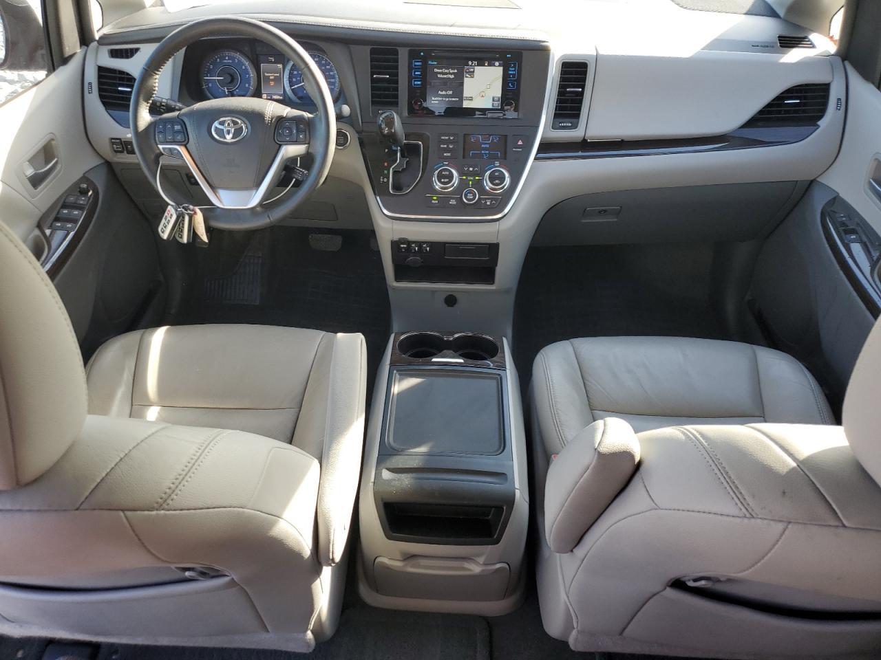 2016 TOYOTA SIENNA