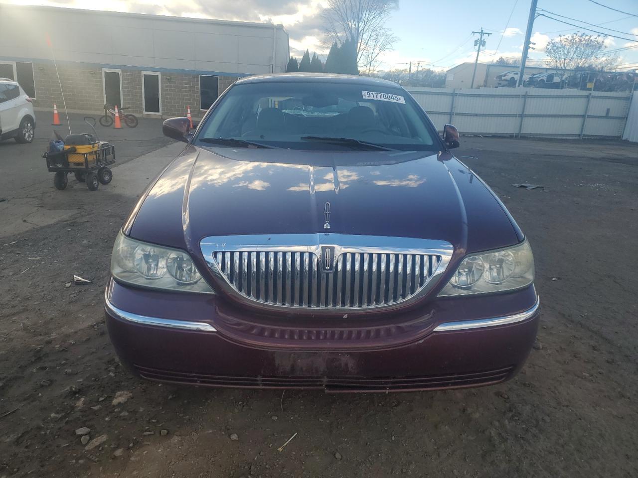 2004 LINCOLN Town Car