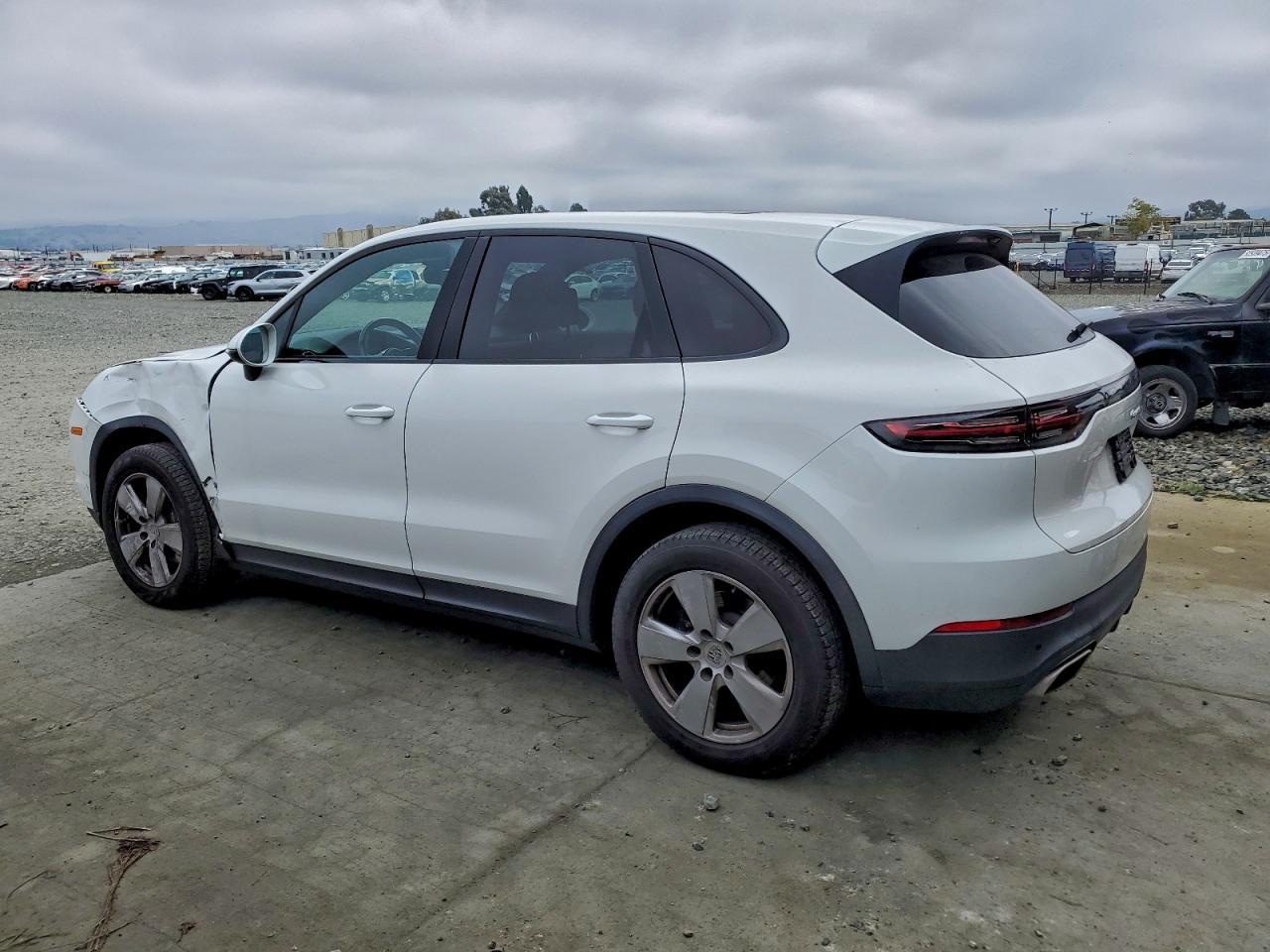 2019 PORSCHE CAYENNE