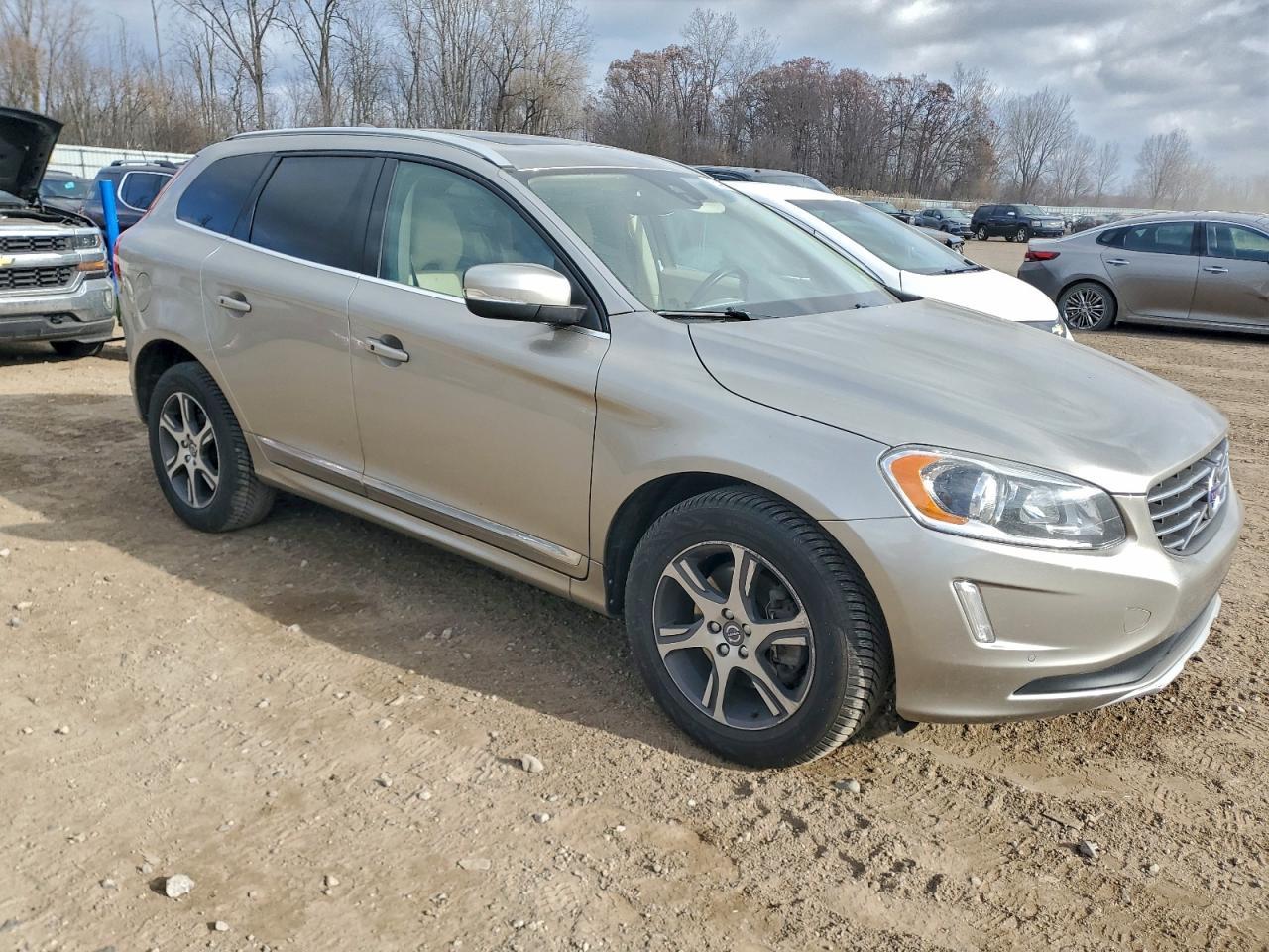 2015 VOLVO XC60