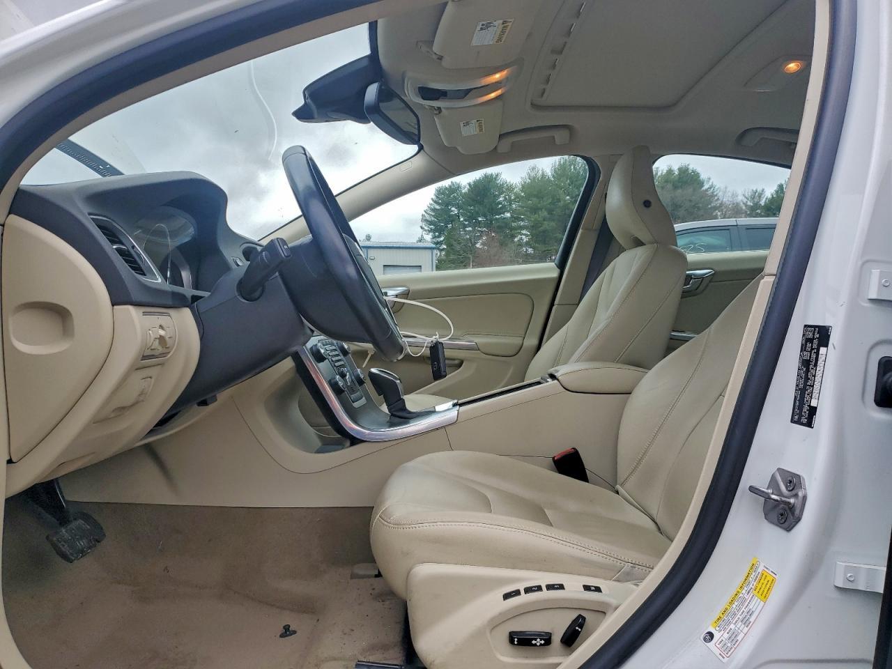 2015 VOLVO S60