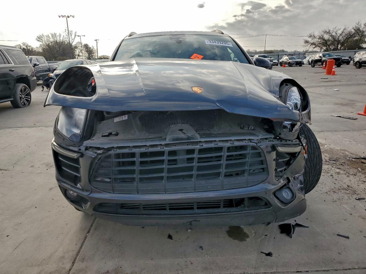 2018 PORSCHE Macan