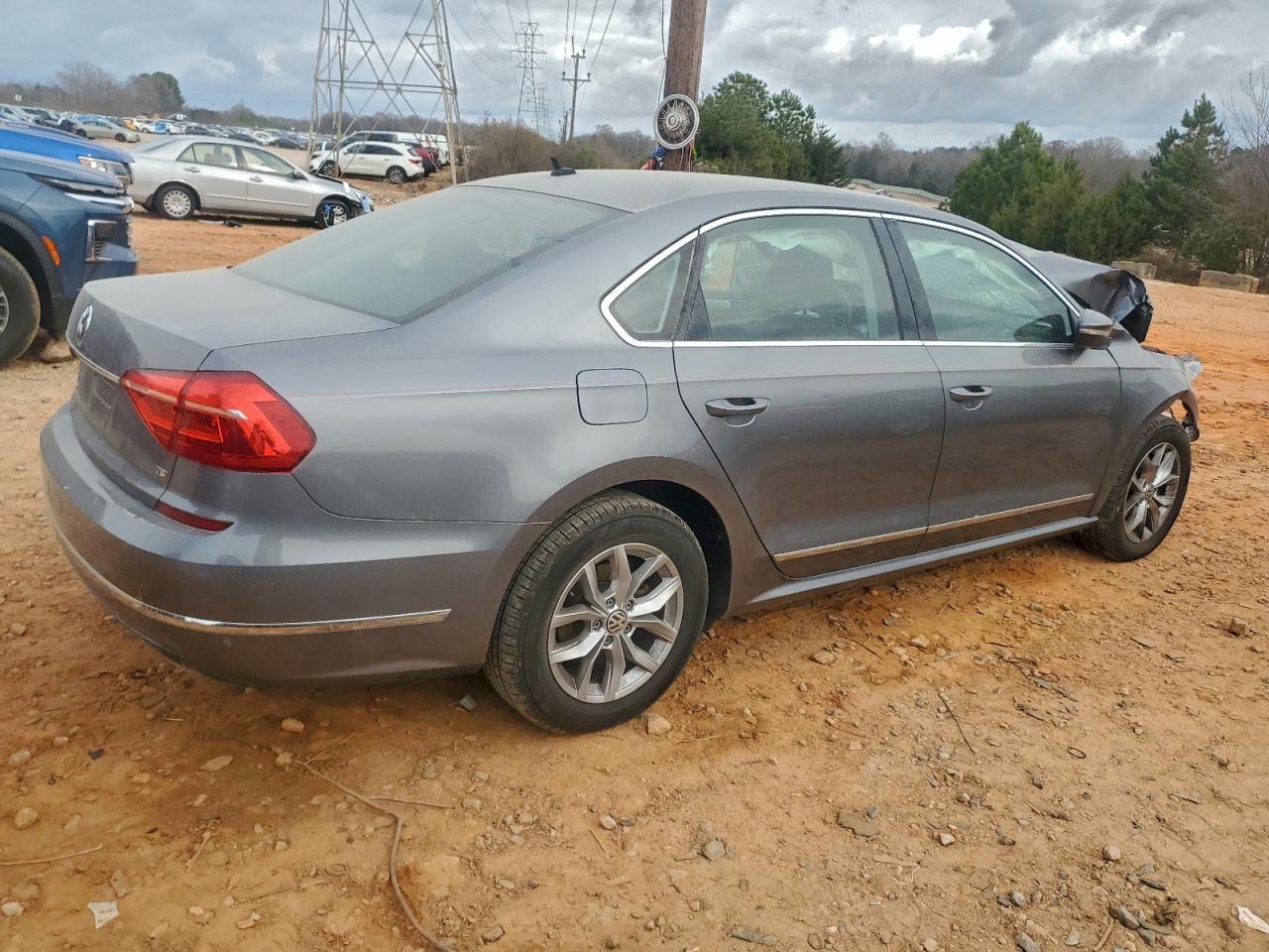 2016 VOLKSWAGEN Passat