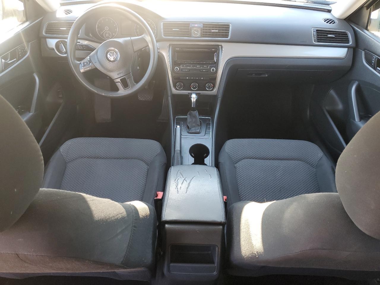 2014 VOLKSWAGEN Passat