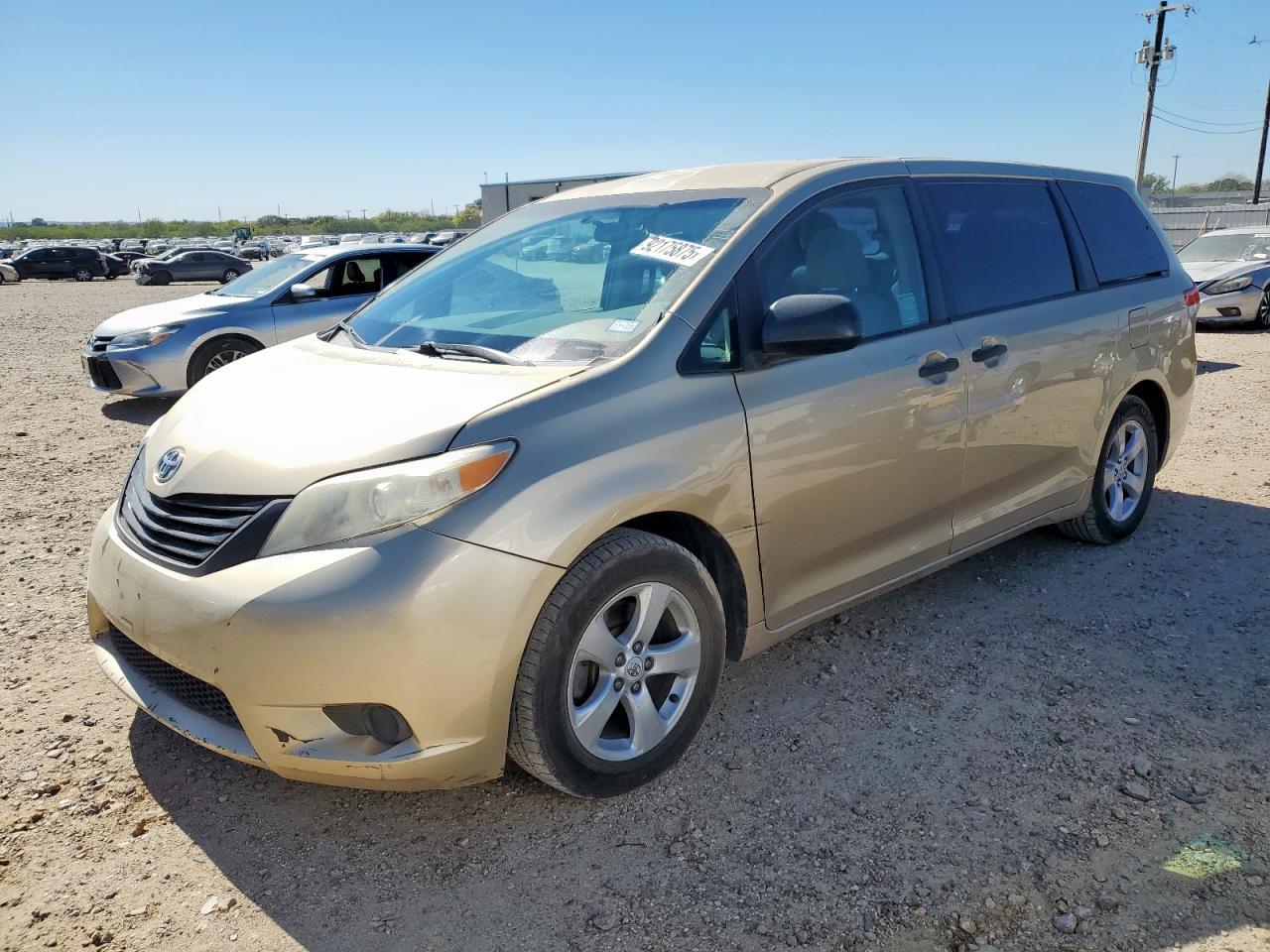 2011 TOYOTA SIENNA
