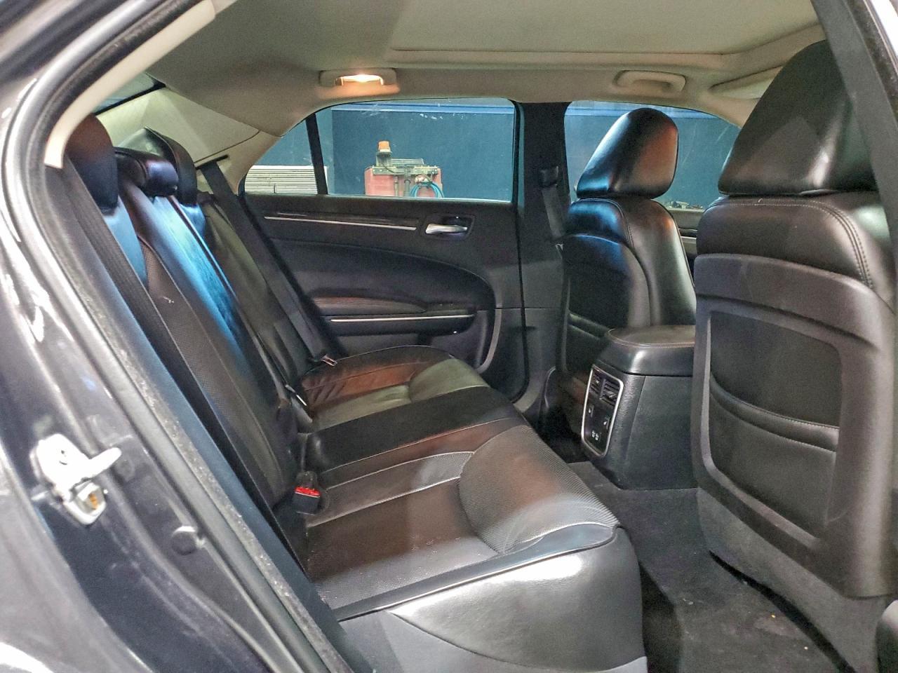 2019 CHRYSLER 300