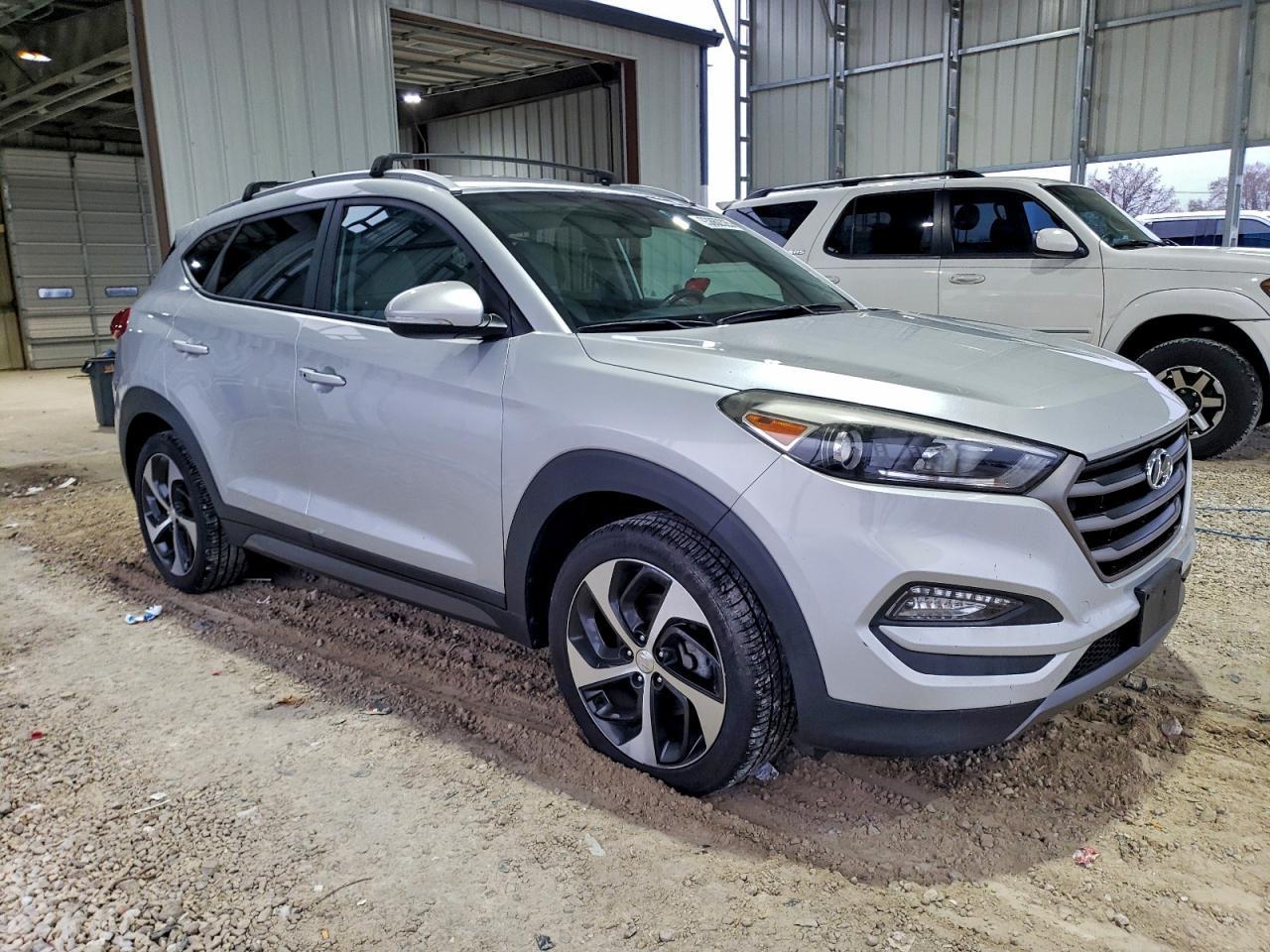 2016 HYUNDAI TUCSON