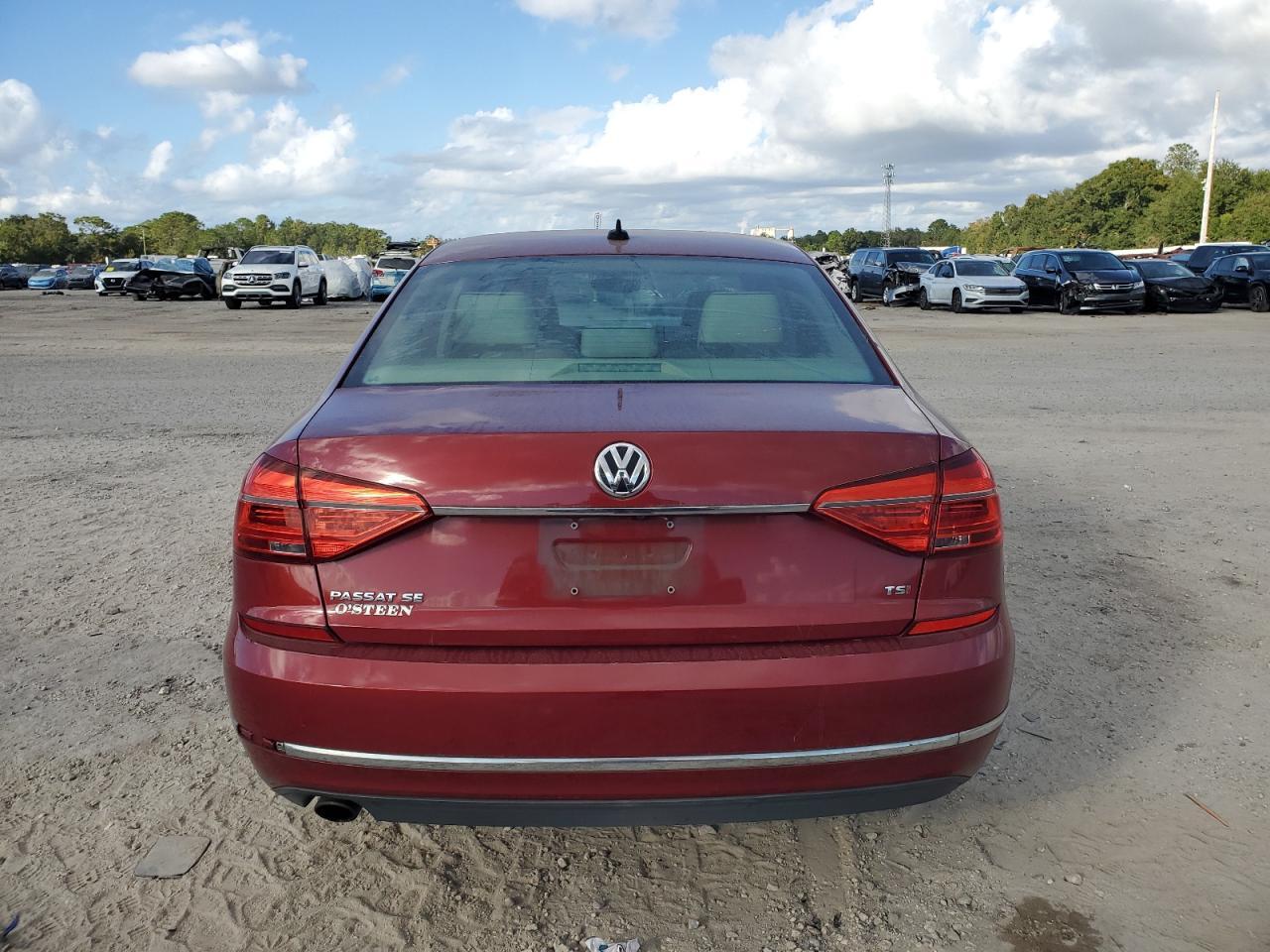 2016 VOLKSWAGEN Passat