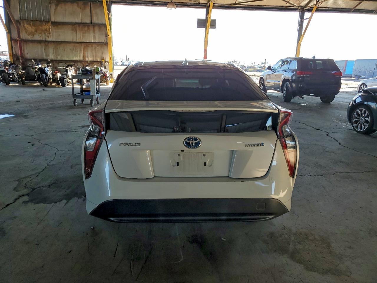 2016 TOYOTA PRIUS