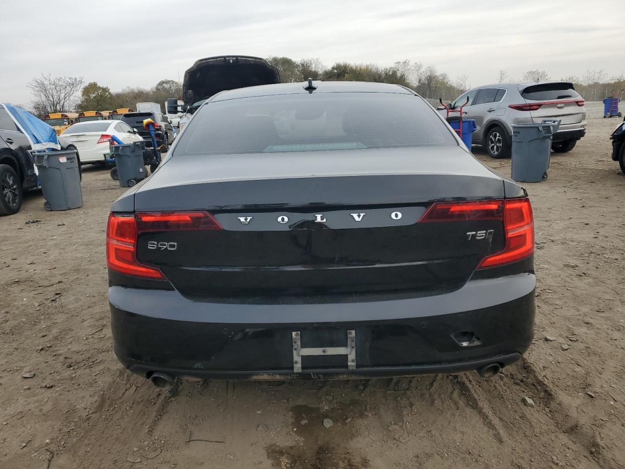 2018 VOLVO S90