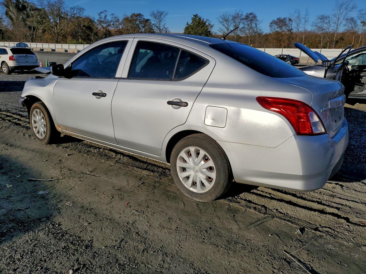 2017 NISSAN VERSA