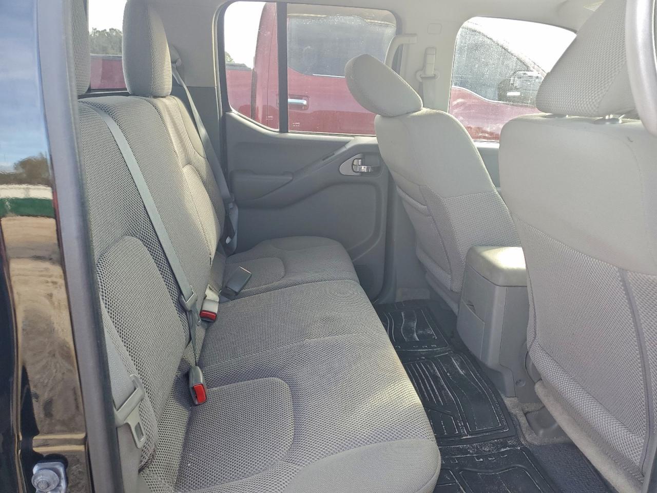 2015 NISSAN Frontier