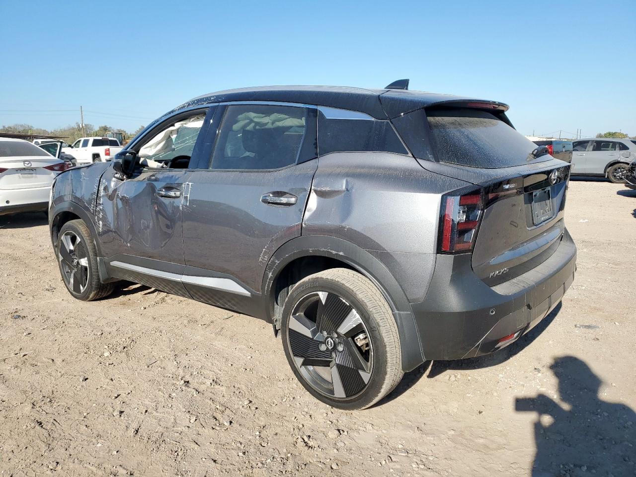 2025 NISSAN KICKS