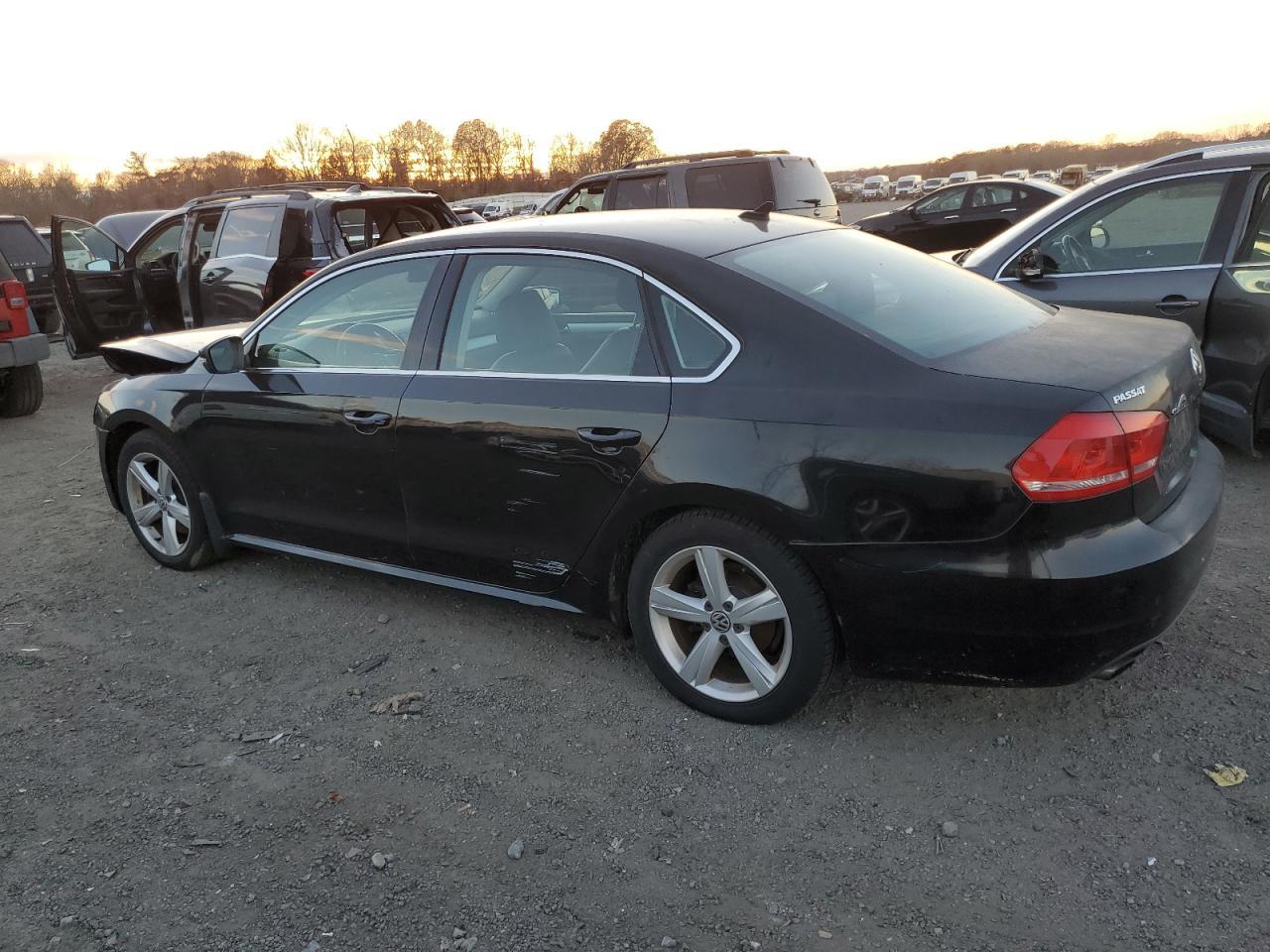 2013 VOLKSWAGEN Passat