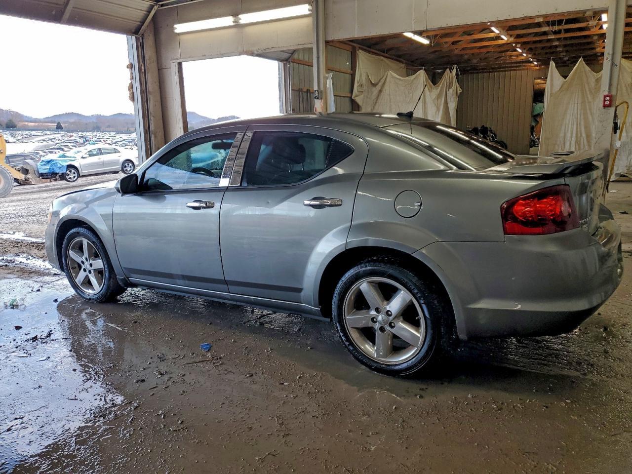2013 DODGE Avenger