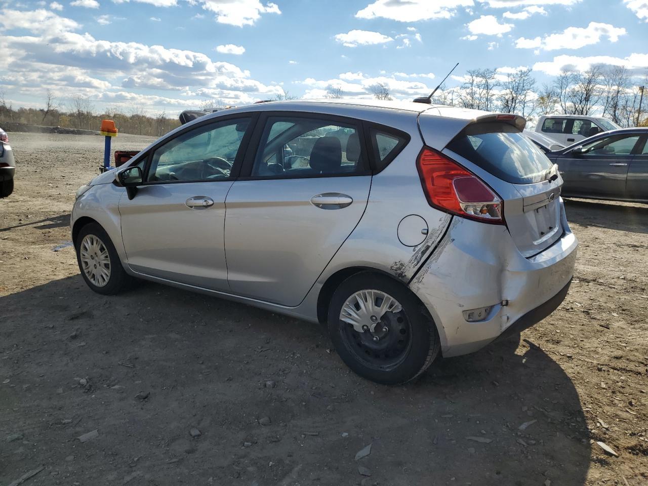 2016 FORD Fiesta