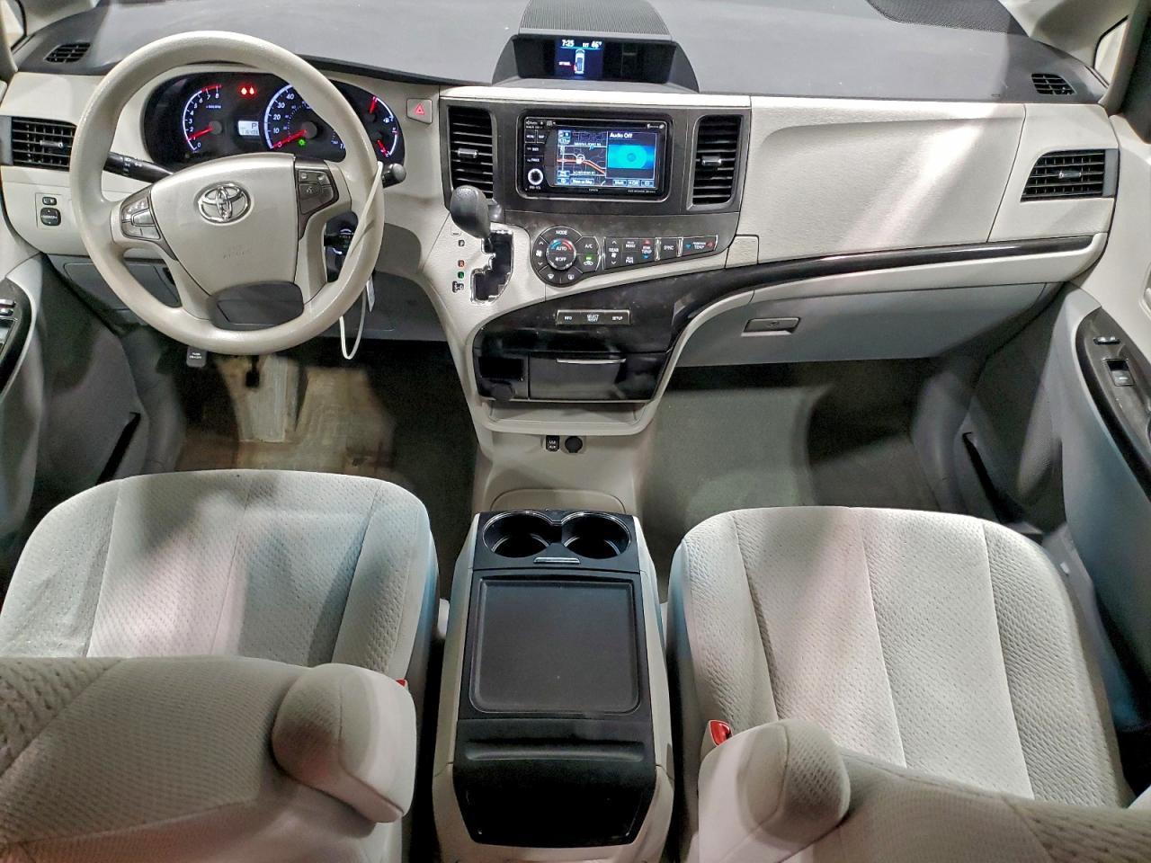 2013 TOYOTA SIENNA