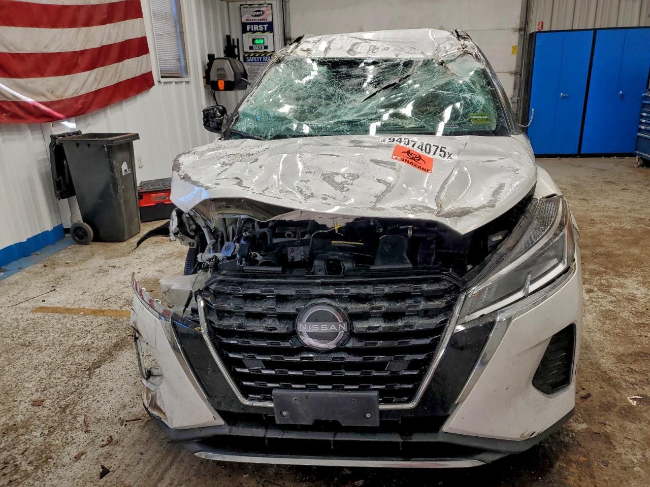 2024 NISSAN KICKS
