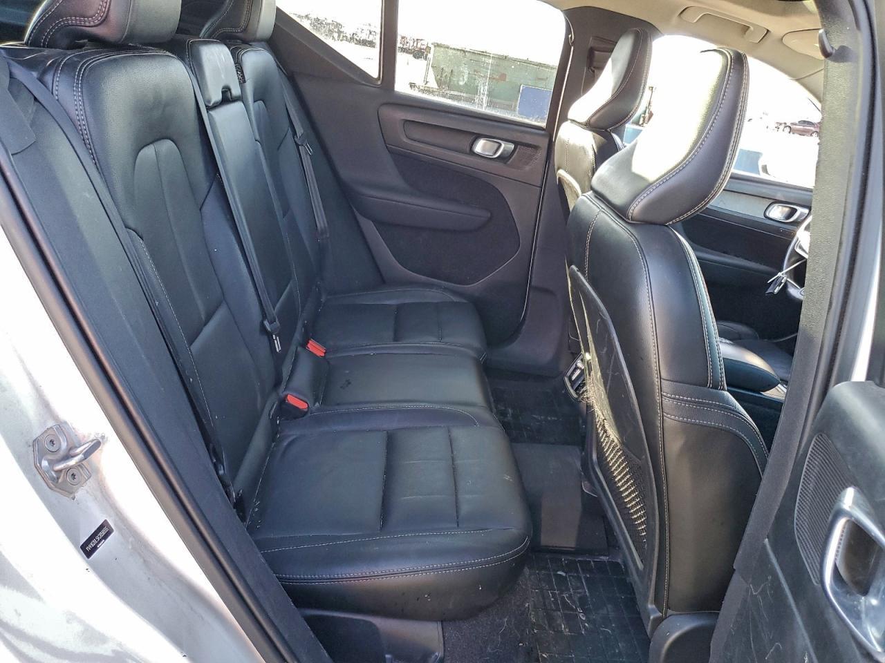 2019 VOLVO XC40