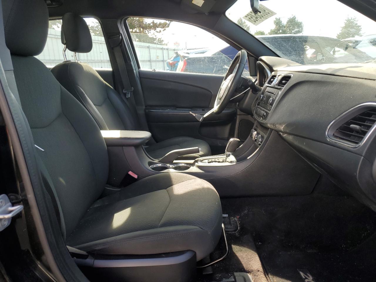 2011 CHRYSLER 200