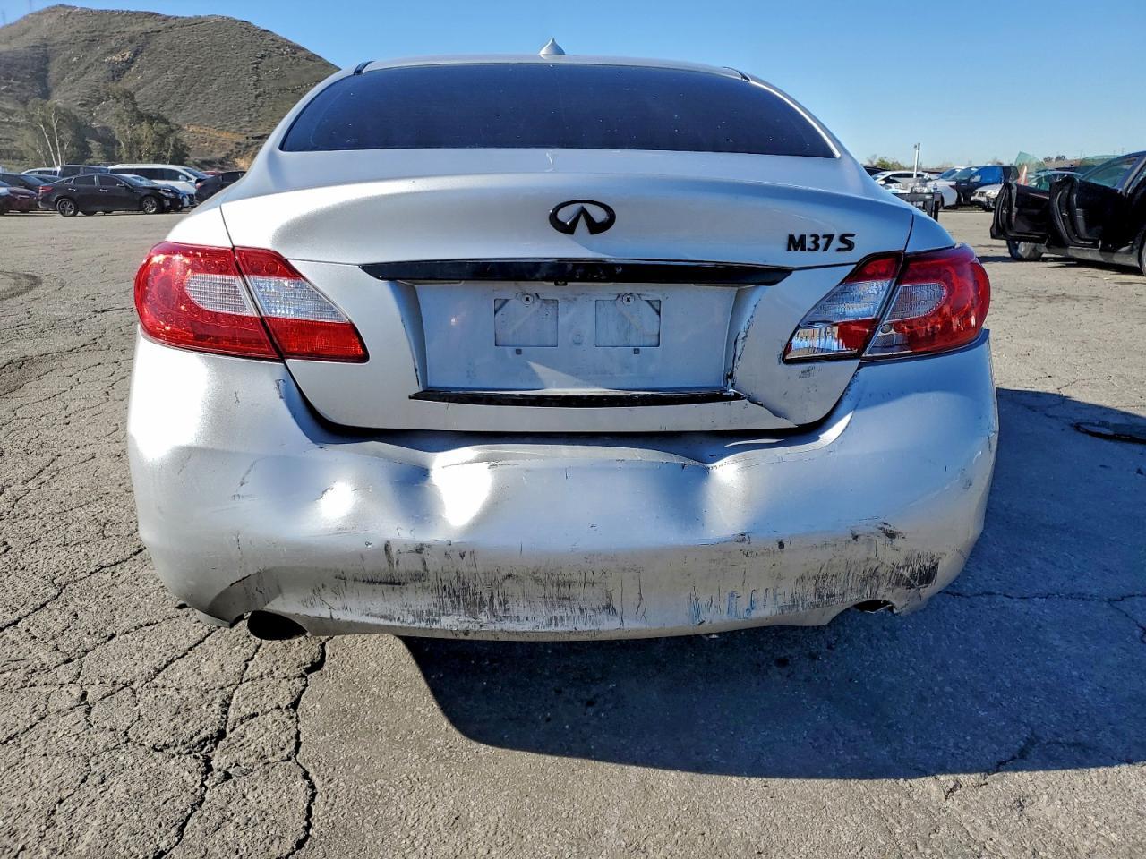2011 INFINITI M37