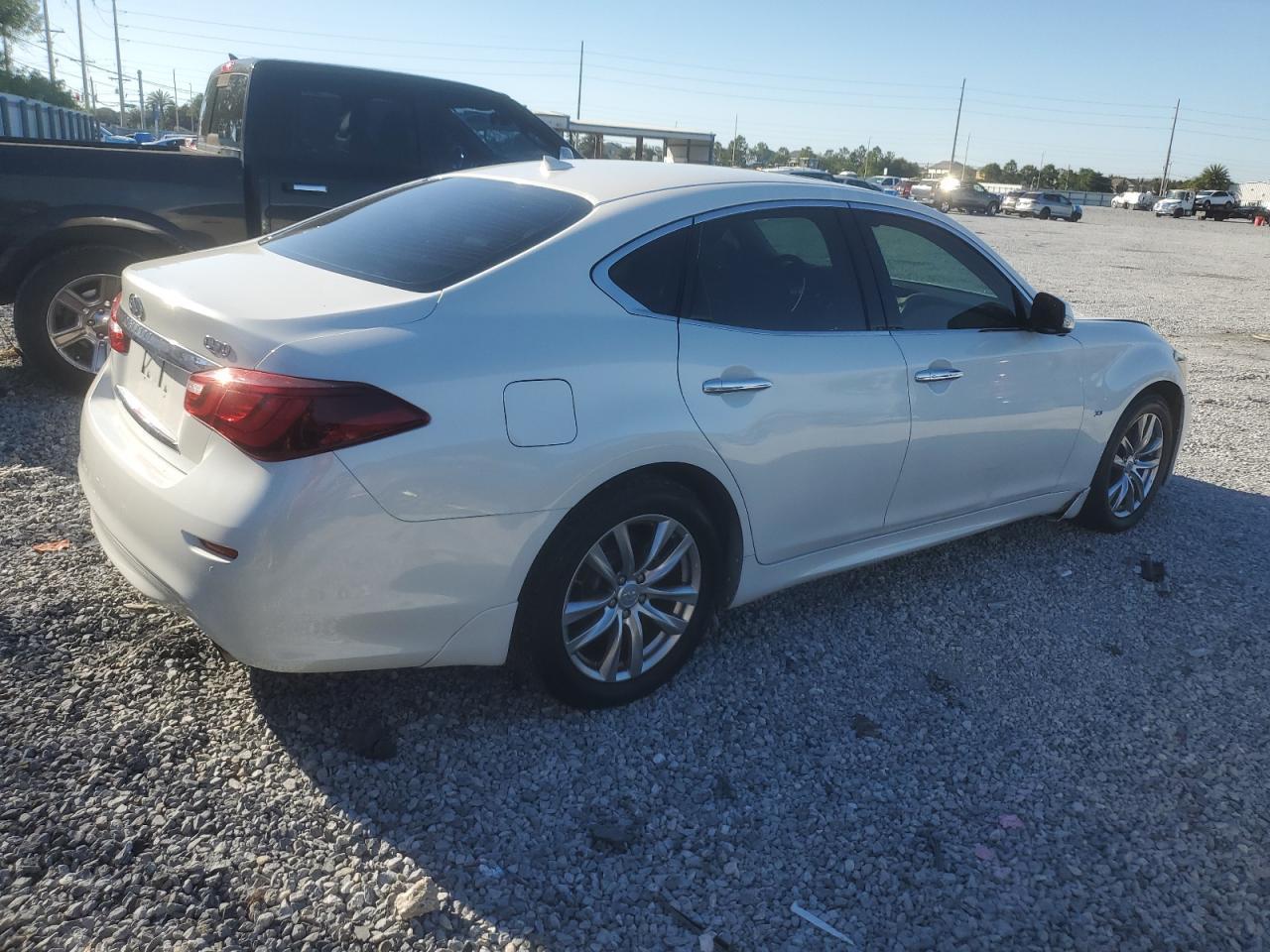 2015 INFINITI Q70