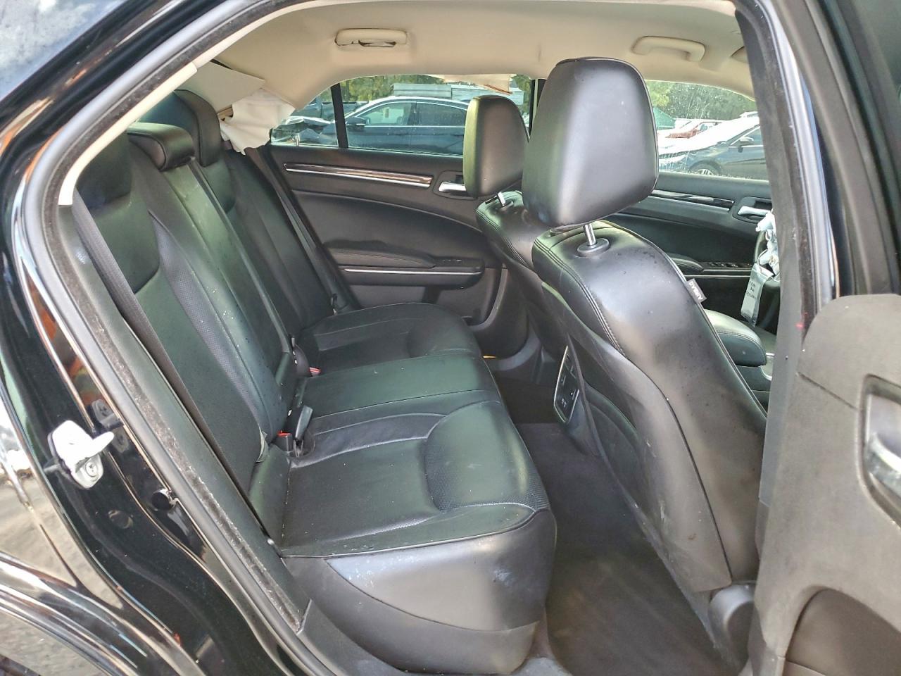 2019 CHRYSLER 300