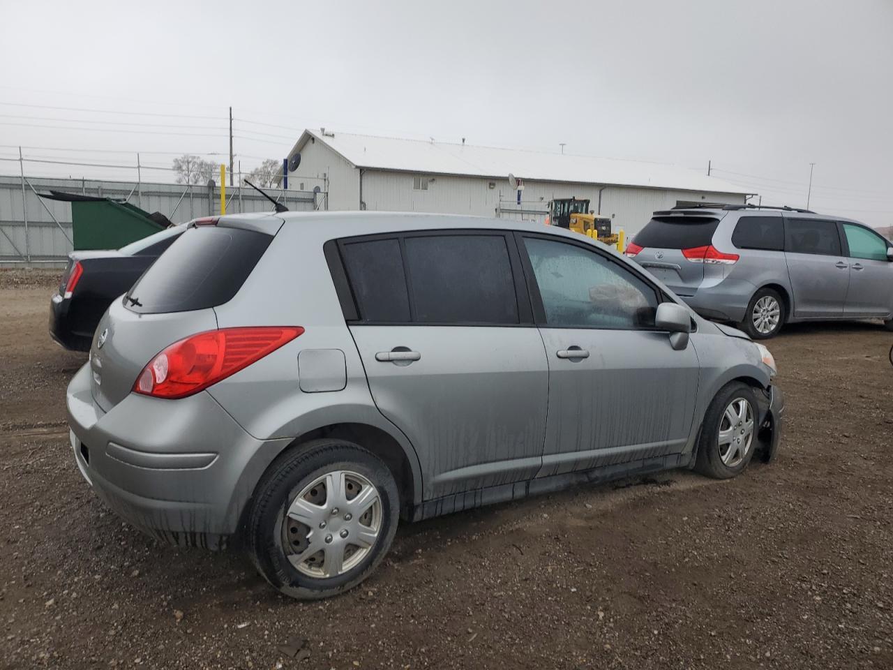 2011 NISSAN VERSA