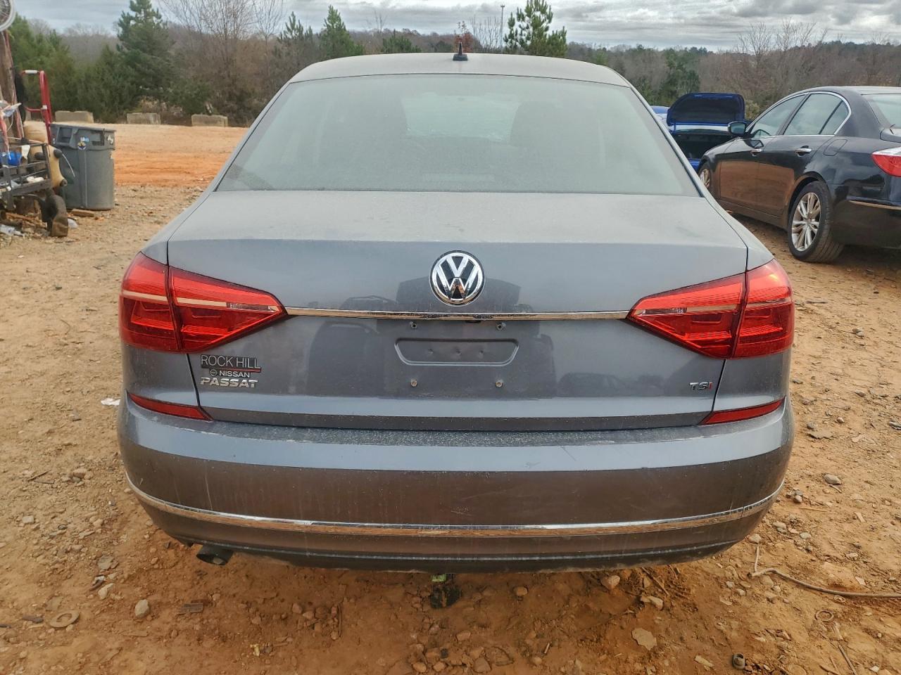 2016 VOLKSWAGEN Passat