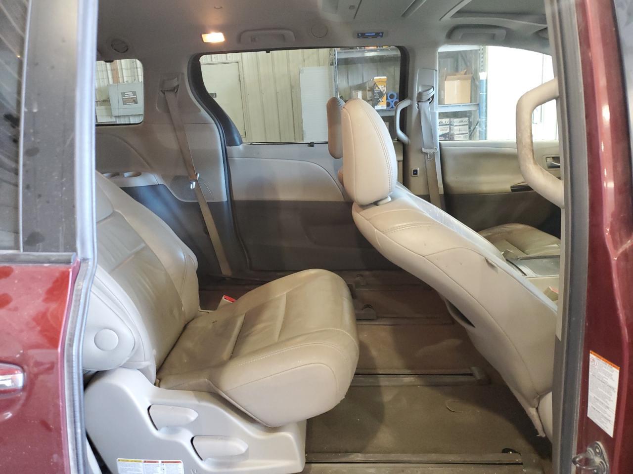 2015 TOYOTA SIENNA