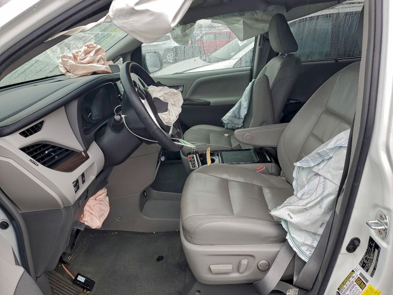 2017 TOYOTA SIENNA