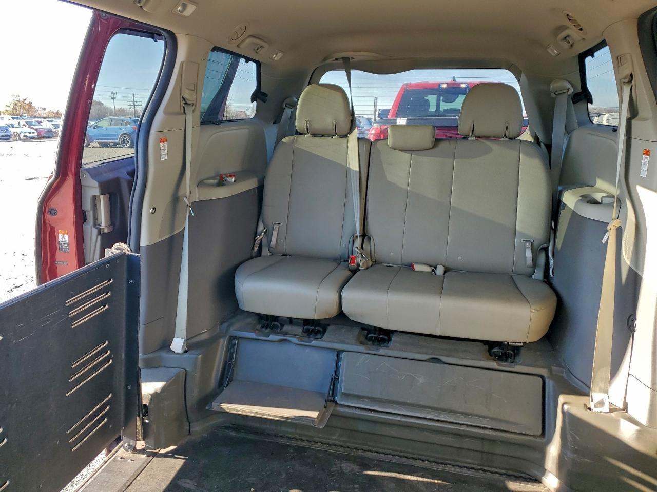 2015 TOYOTA SIENNA