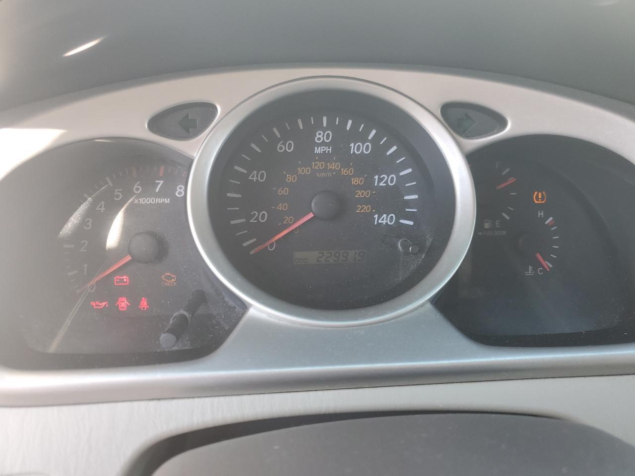 2004 TOYOTA HIGHLANDER