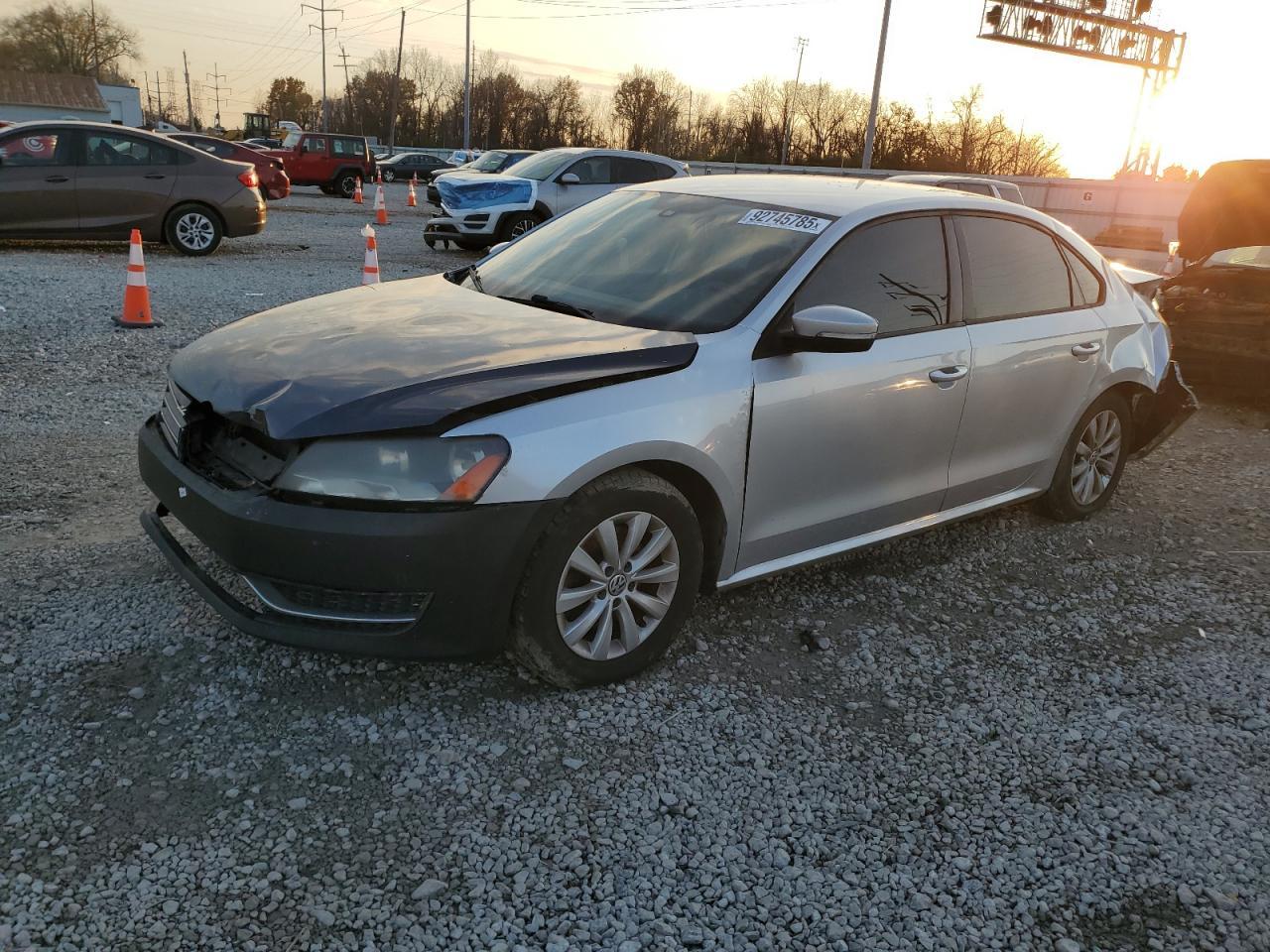 2013 VOLKSWAGEN Passat