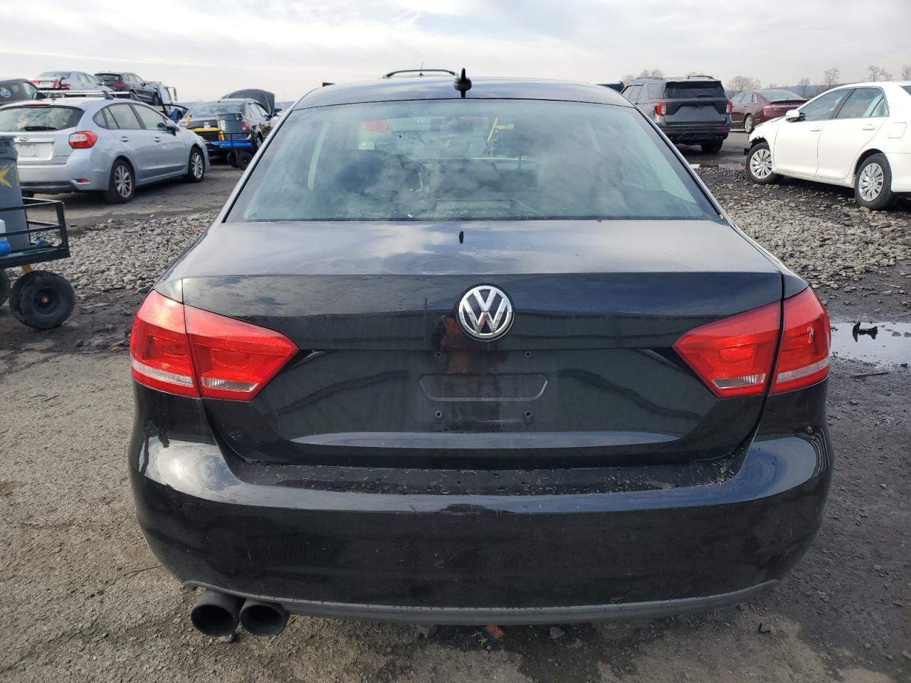 2012 VOLKSWAGEN Passat