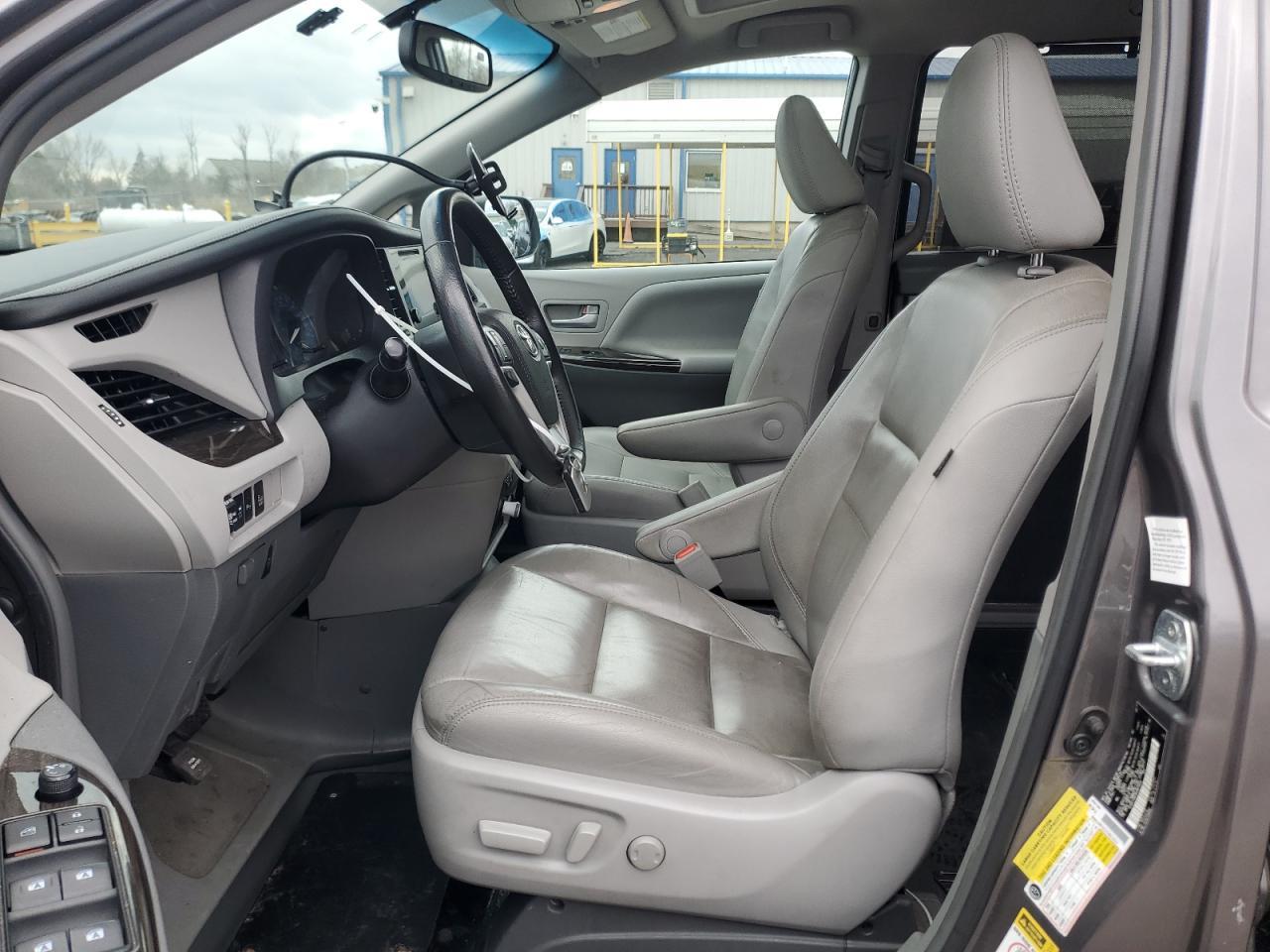 2017 TOYOTA SIENNA