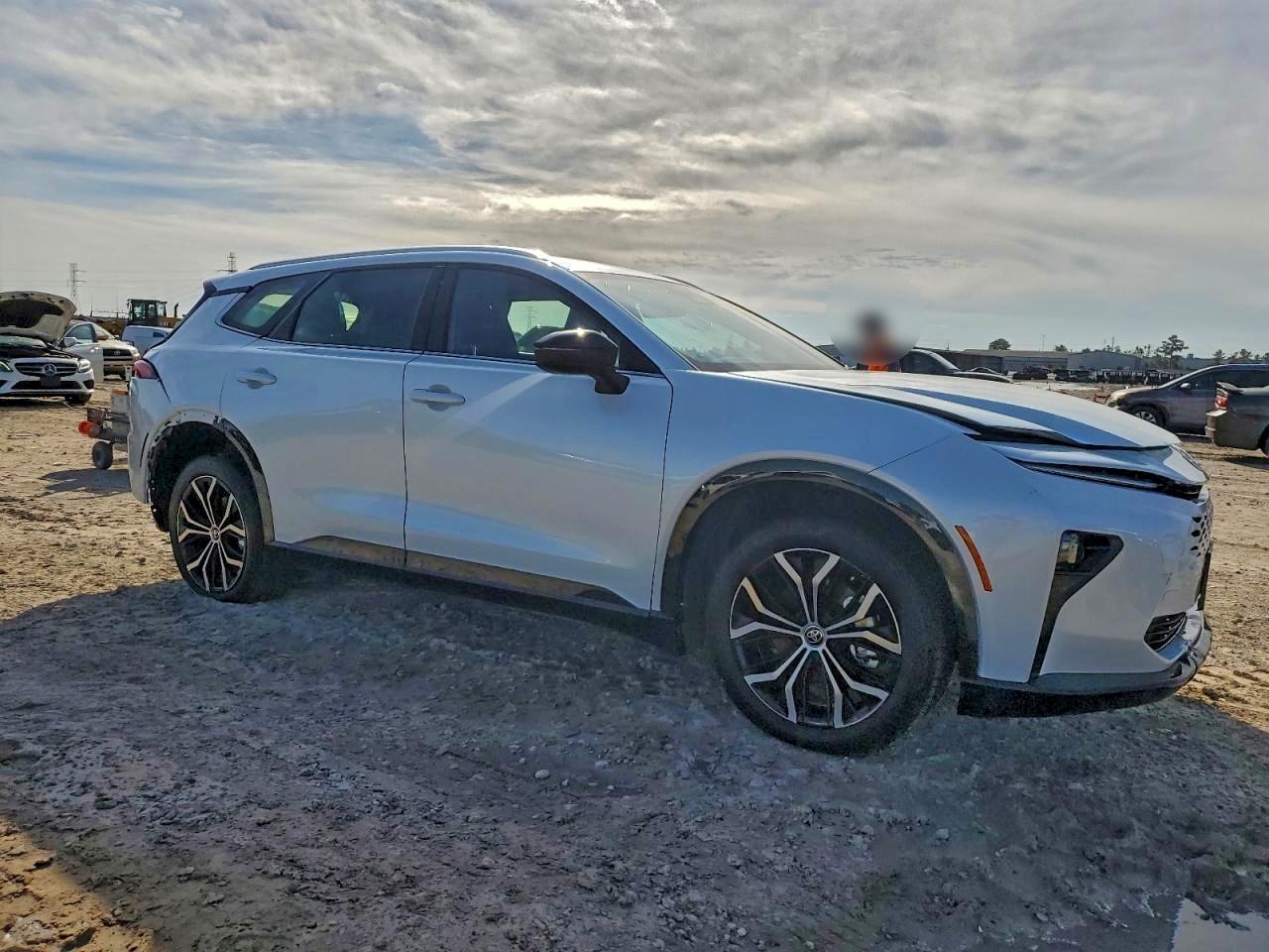 2025 TOYOTA Crown