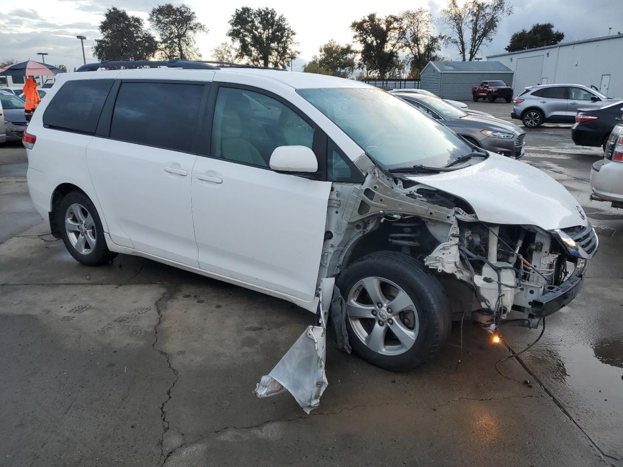 2012 TOYOTA SIENNA