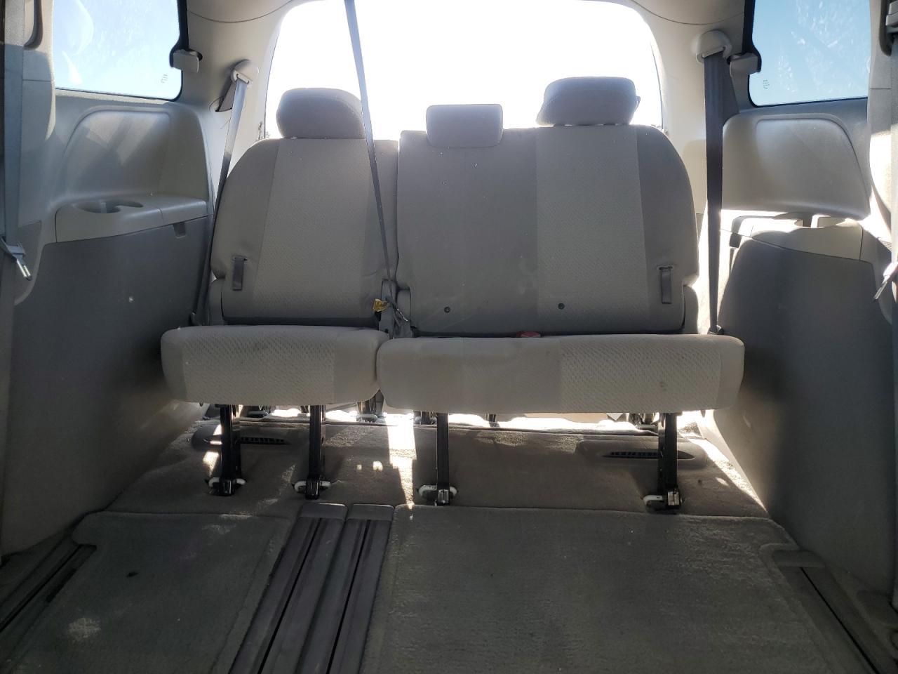 2012 TOYOTA SIENNA