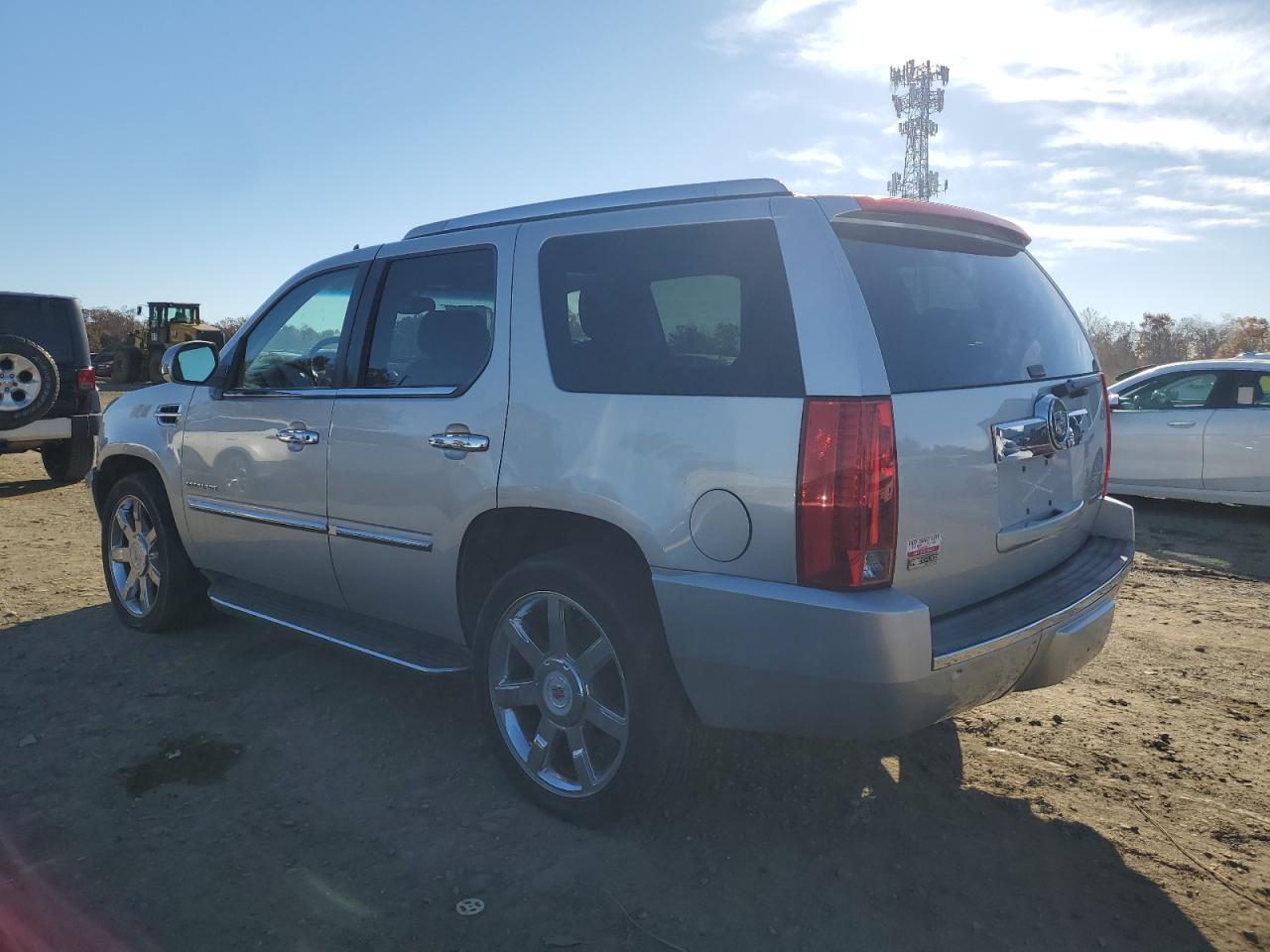 2011 CADILLAC ESCALADE