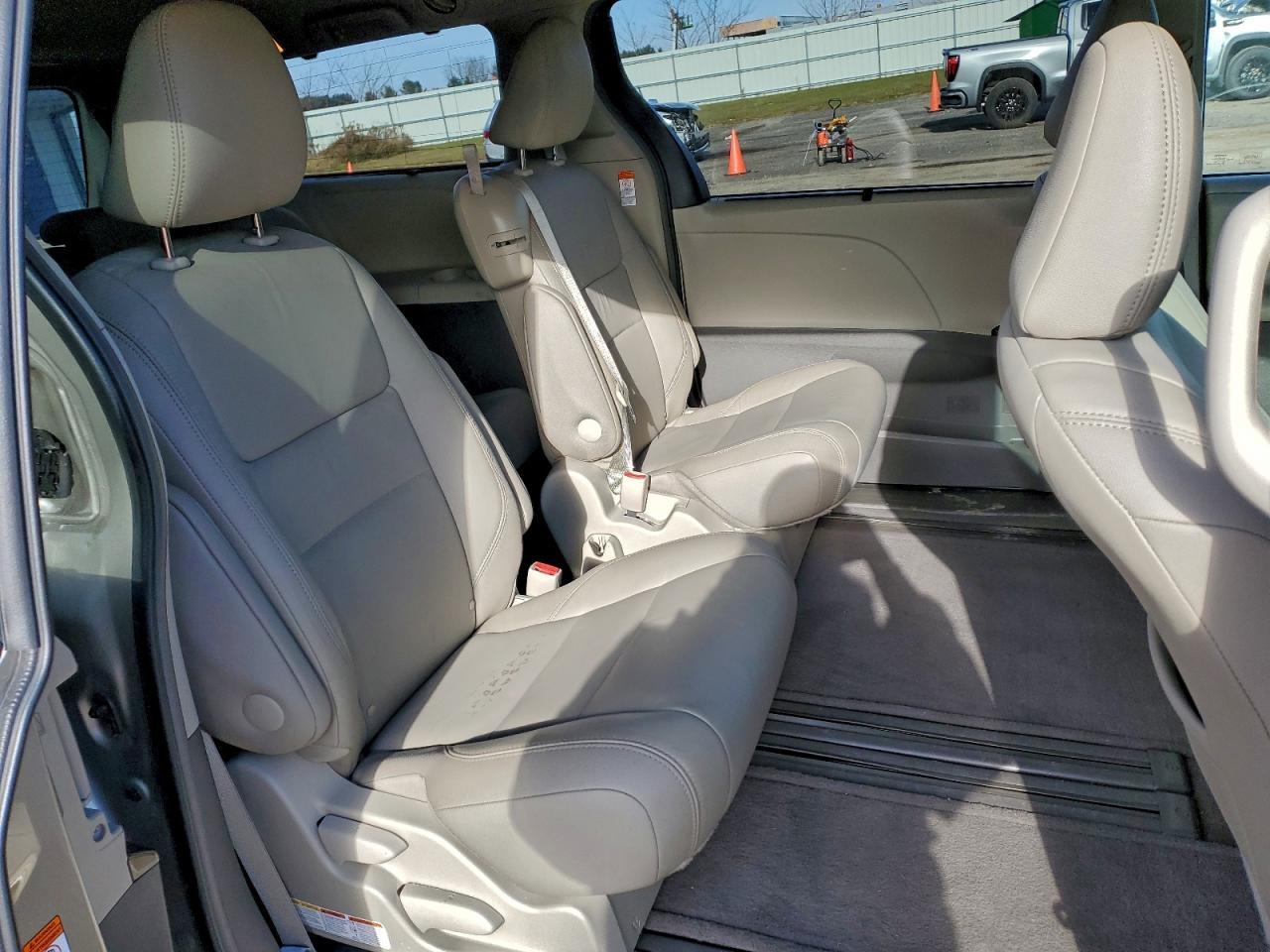 2016 TOYOTA SIENNA